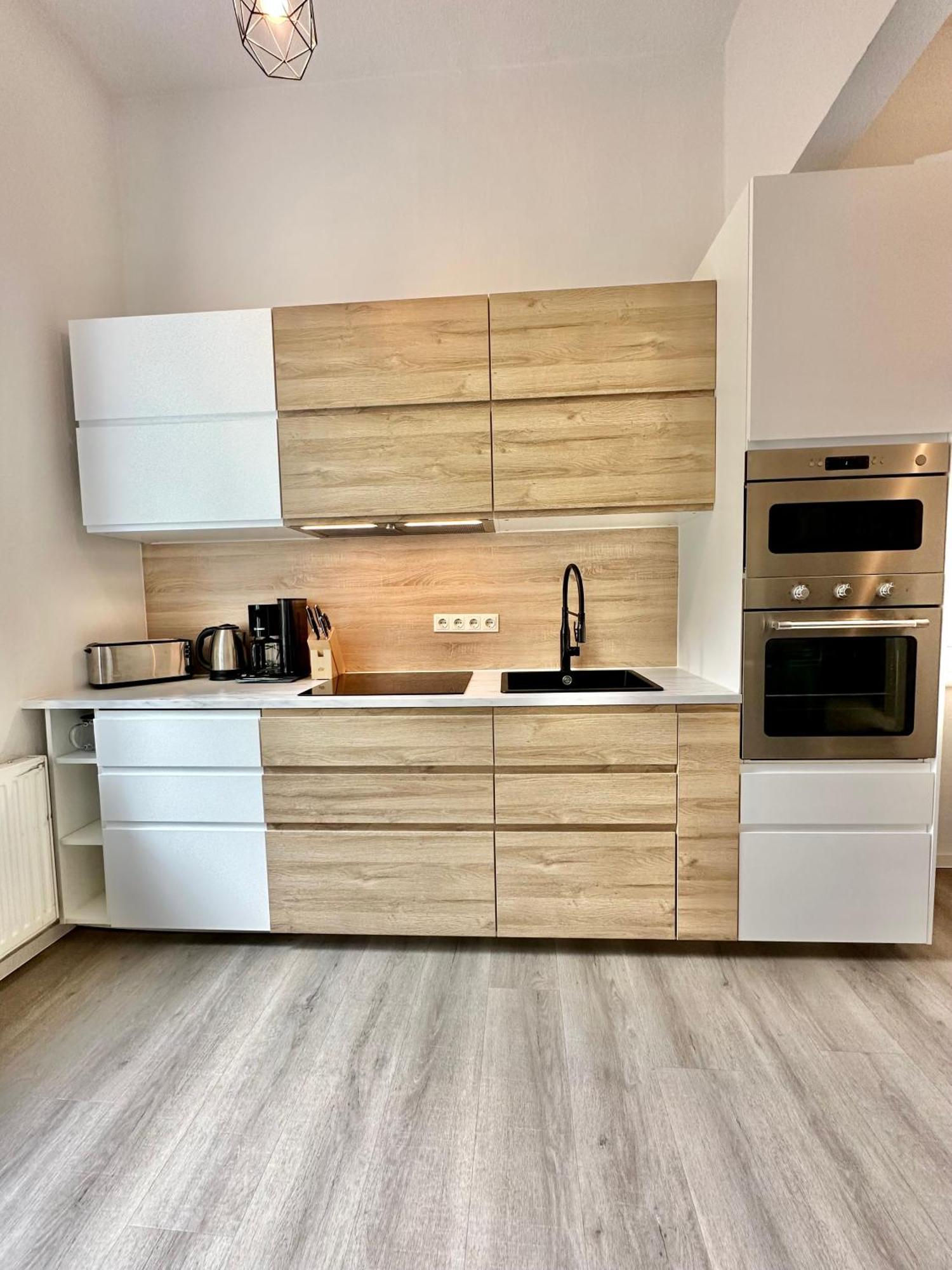 4ZKB Erholsame Erdgeschosswohnung +Terrasse +Parkplatz Oldenburg Exterior foto